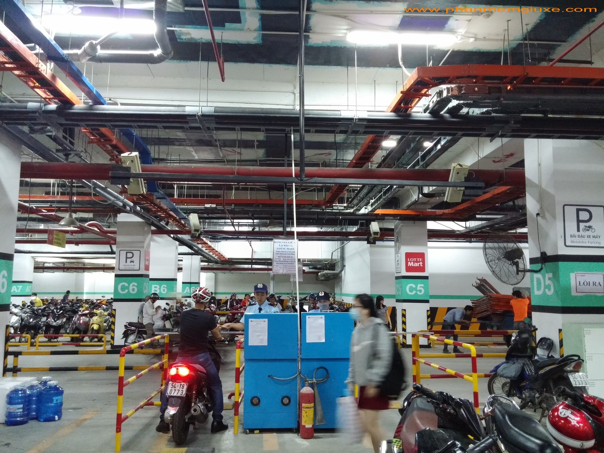 máy giữ xe